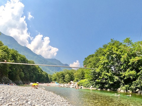 Herrlicher Badeplatz am Fluss Maggia in Aurigeno Tessin nahe Baracca Backpacker